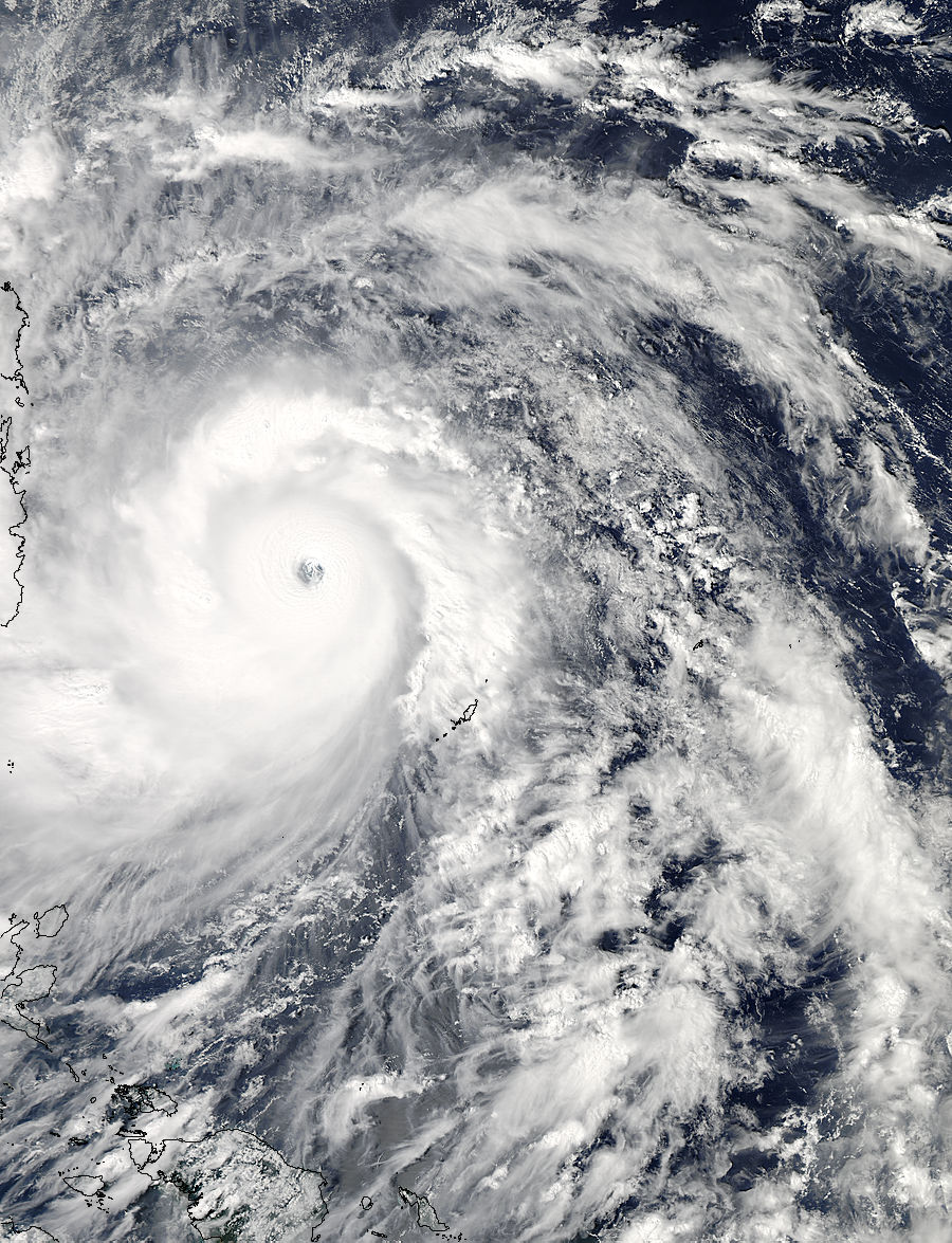 Modis, à bord du satellite Aqua, de la Nasa, a&nbsp;pris cette image le 7 novembre 2013, à 4 h&nbsp;25 TU. On observe le supertyphon Haiyan, sur l'archipel des Philippines. © Nasa