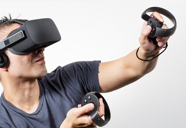 Oculus VR, la société rachetée par Facebook, doit lancer son très attendu casque de réalité virtuelle début 2016. Le jeu vidéo et le cinéma seront les deux fers de lance pour promouvoir cette technologie auprès du grand public. © Oculus VR
