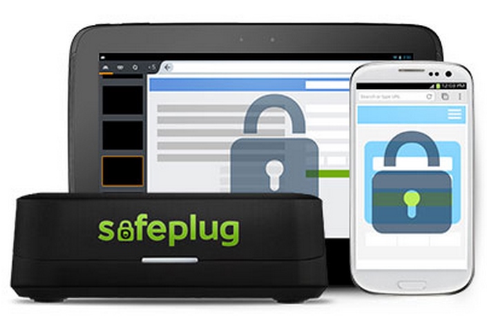 Safeplug de Pogoplug est un petit boîtier qui se branche sur la box Internet pour garantir l’anonymat de l’utilisateur lors de ses séances de surf. Pour cela, il fait office de routeur et fait transiter les données via le réseau Tor. © Pogoplug