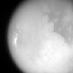 Image de Titan prise par Cassini-Huygens le 25 octobre depuis une distance de 701.000 km. Crédit Nasa.