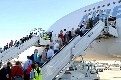 Embarquement pour le premier vol d'essai d'un Airbus A380 avec passagers.