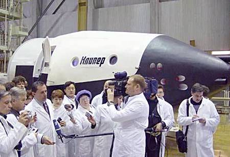 Maquette grandeur nature du vaisseau Kliper lors de sa présentation officielle à Moscou