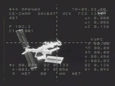 L'ISS vue par une caméra automatique à bord de Progress 24 en approche.
