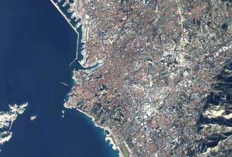Le Vieux Port de Marseille, vu par le satellite Proba.