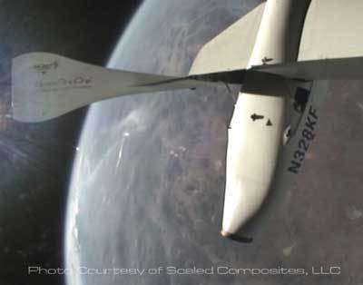21 juin : SpaceShipOne vient d'atteindre les 100 km : la frontière de l'espace.&copy; Scaled Composites