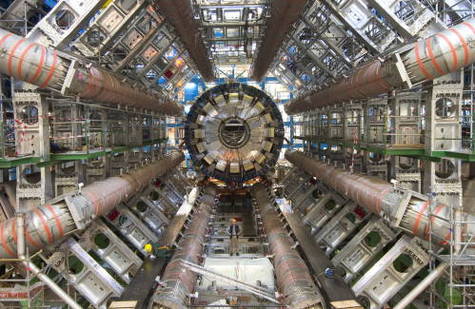 Le détecteur ATLAS en construction. Verra-t-il le Higgs et des mini-trous noirs ?