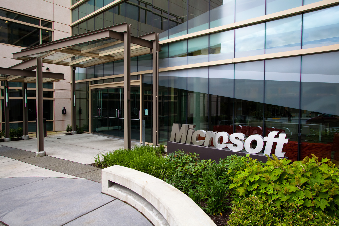 C’est dans cet immeuble du campus de Redmond (États-Unis), que Microsoft conduit ses recherches mêlant le réel et le virtuel, notamment avec Kinect Fusion et Lightspace. © Microsoft