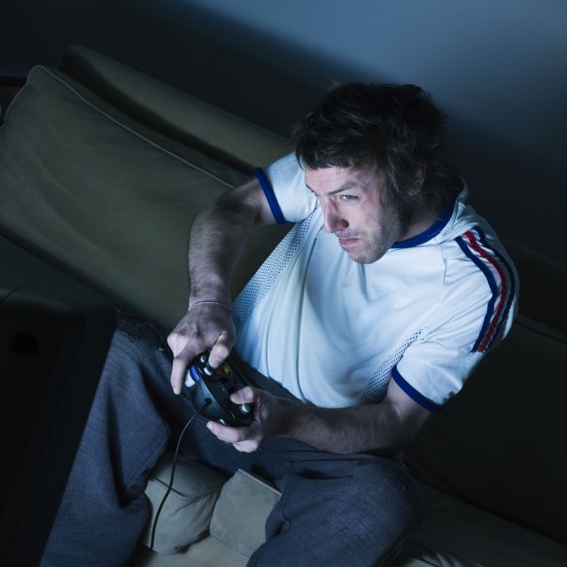 Les jeux vidéo violents développeraient peu à peu l'agressivité. Cependant, ils pourraient avoir des vertus thérapeutiques en&nbsp;améliorant la vision&nbsp;par exemple.&nbsp;© Ostill, shutterstock.com