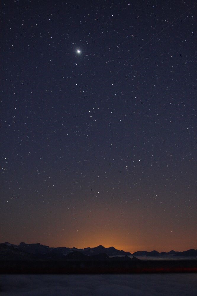 Le point éclatant de Jupiter dans le ciel de l'été. Cliché de X. Plouchart réalisé fin juillet depuis l'Observatoire du Pic du Midi.
 