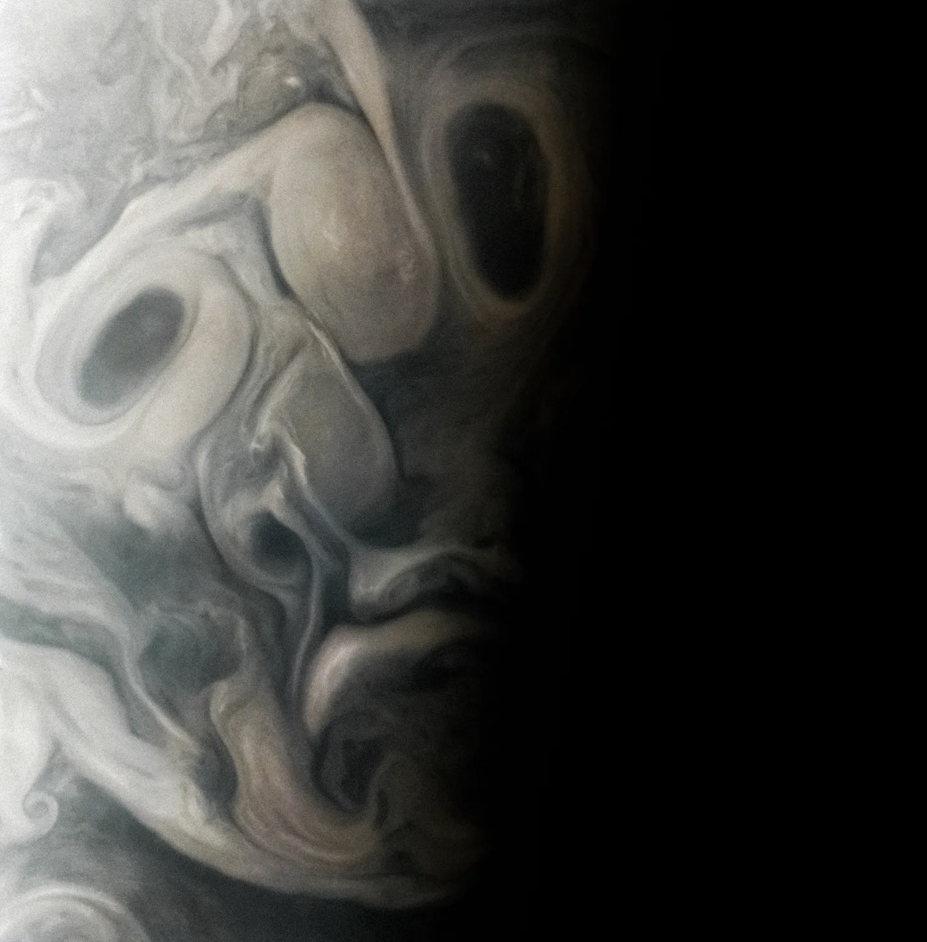Une image renvoyée par la sonde Juno montre un visage inquiétant dans les nuages de Jupiter. © Nasa, JPL-Caltech, SwRI, MSSS ; Image processing by Vladimir Tarasov, CC BY