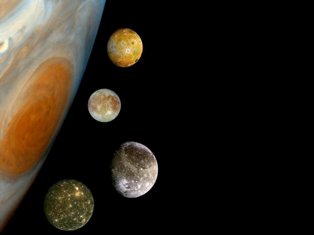 Jupiter et ses satellites galiléens. Des quatre, seule la lune volcanique Io (en haut) ne sera pas visitée par la sonde Juice de l'Agence spatiale européenne. © Esa