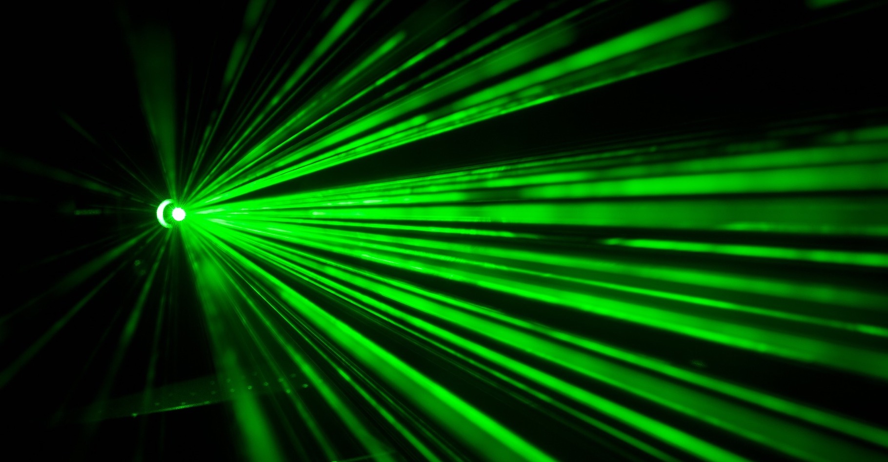 Des chercheurs décrivent des méthodes simples et fiables d’utilisation d’un laser émettant des impulsions de l’ordre de la nanoseconde afin de créer une large palette de couleurs sur le métal. © SD-Pictures, Pixabay, CC0 Creative Commons
