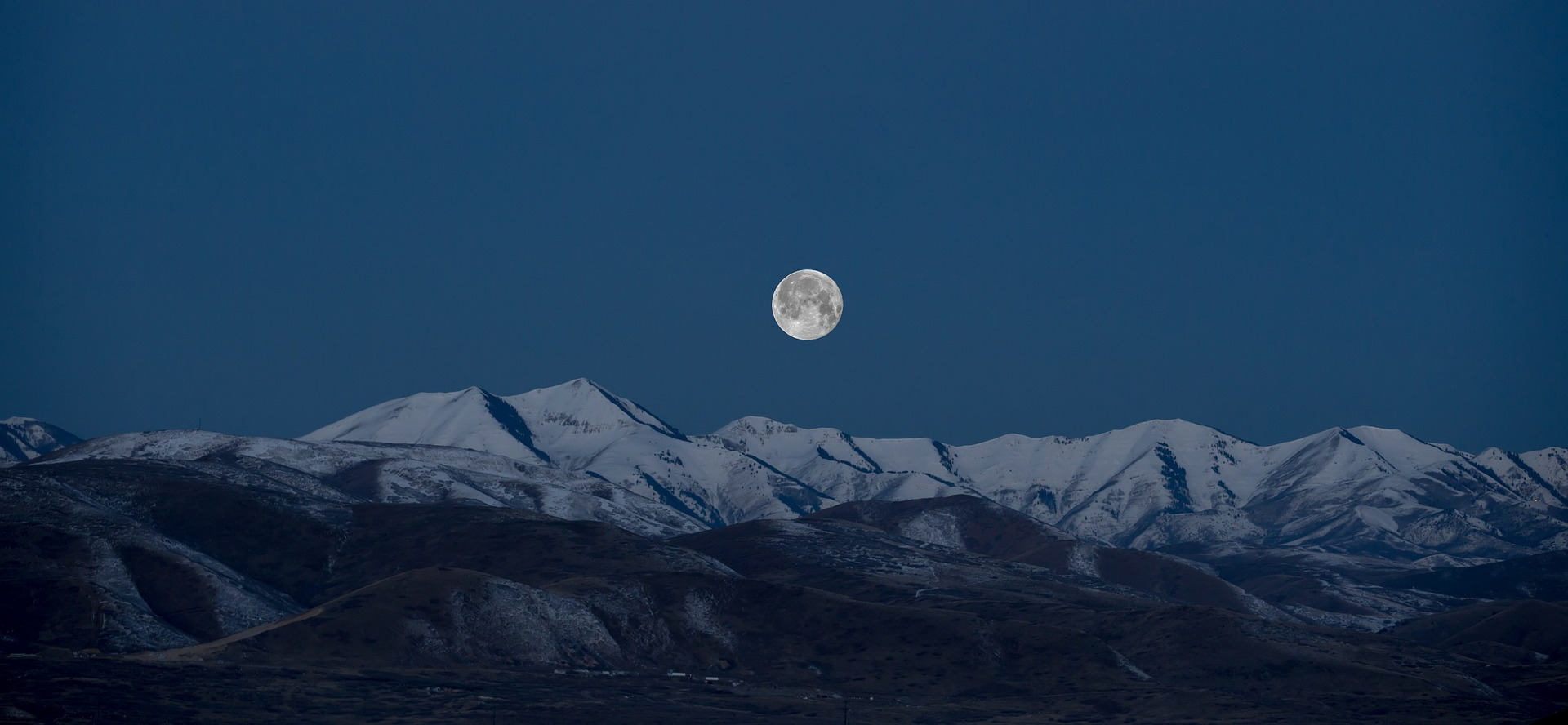 Pourquoi la Lune nous semble-t-elle beaucoup plus grosse lorsqu’elle est sur la ligne d’horizon ? © Unsplash, Pixabay, DP