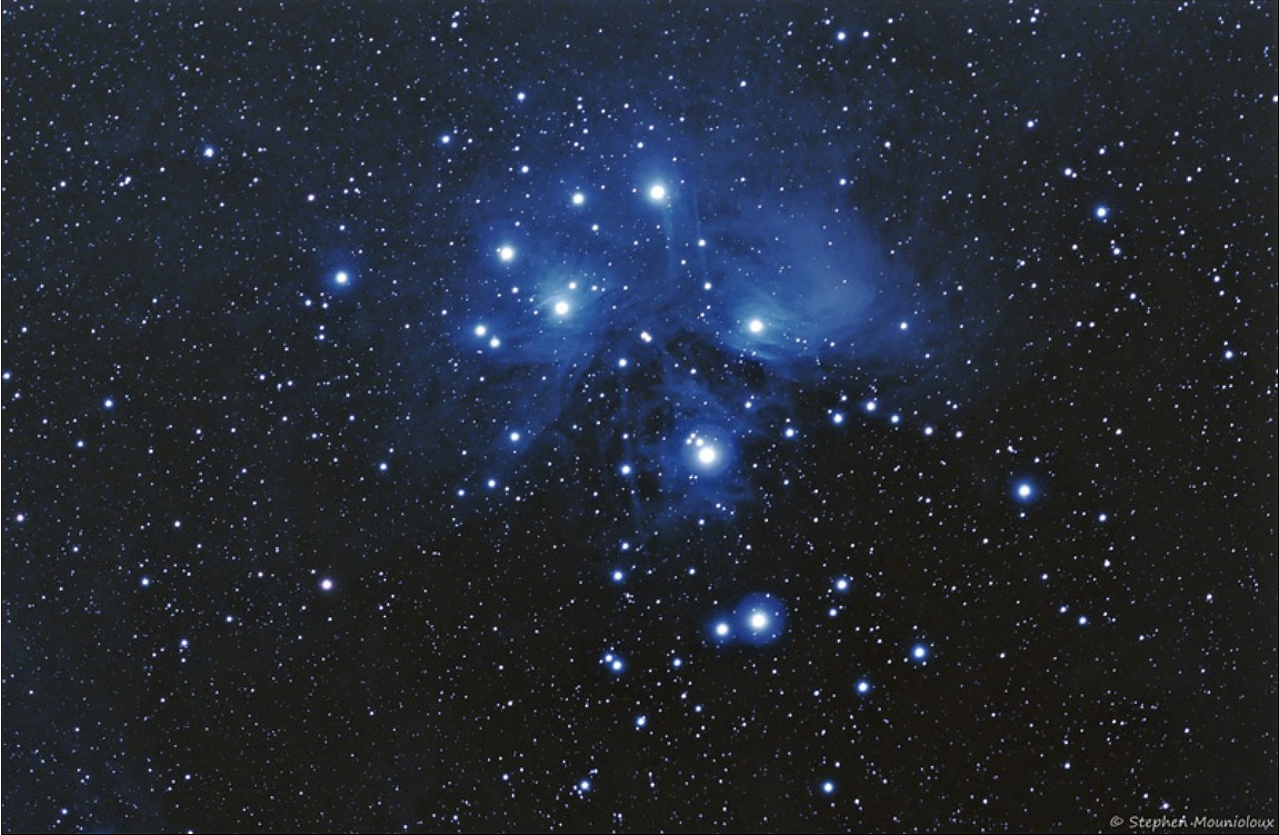 Messier 45, l'amas des Pléiades dans toute sa splendeur. © S. Mounioloux
