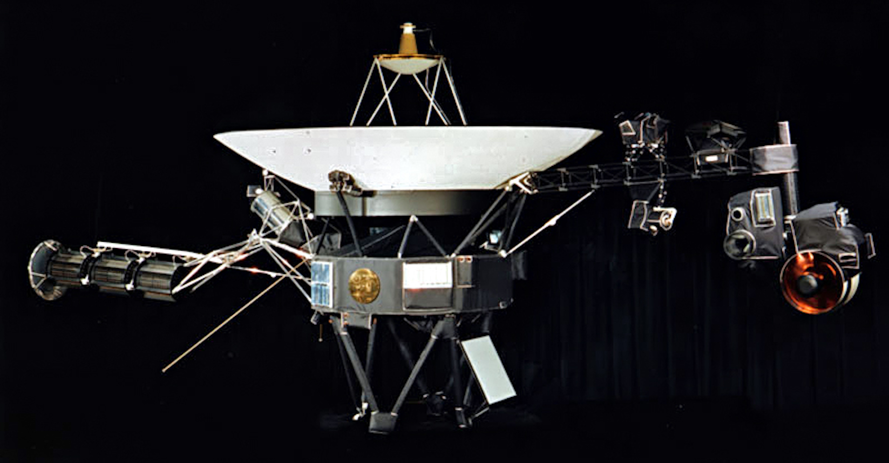 45 ans après son lancement, la sonde Voyager 1, ici en maquette, poursuit son périple dans l’espace interstellaire. © Nasa