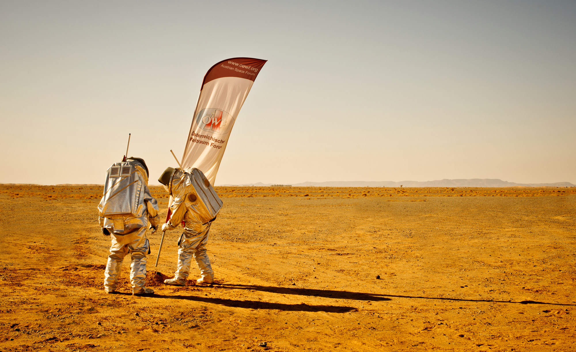 Le Forum autrichien de l’espace (ÖWF), une association de volontaires du spatial et dirigée par des professionnels du domaine, a réalisé pendant un mois au Maroc une série d’expérimentations et de simulations d’activités martiennes (humaines et robotiques). © ÖWF, Katja Zanella-Ku