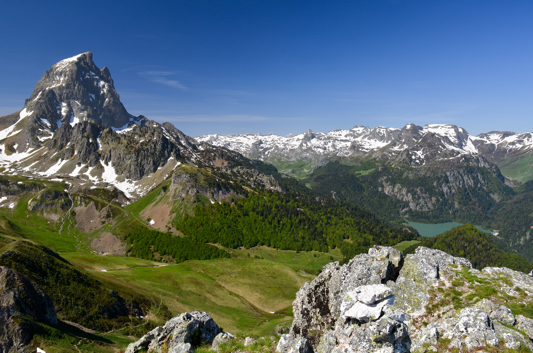 Quelles sont les meilleures randonnées de France ? Ici, le pic du Midi d'Ossau, dans les Pyrénées. © Yvann K, Fotolia