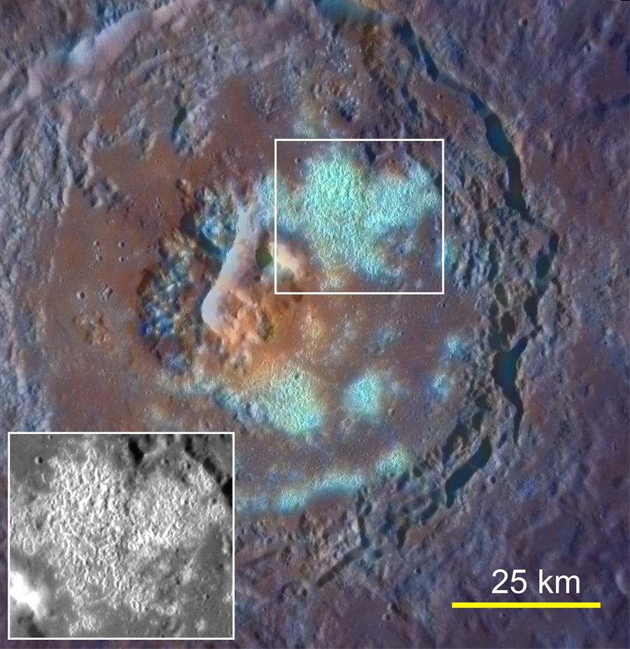 Un autre exemple de creux observés par Messenger avec le grand cratère Tyagaraja (97 km de diamètre), partiellement couvert par un grand nombre de dépressions (en fausse couleur bleue). © Science/AAAS