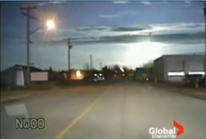 La météorite en plein ciel. Crédit Global Edmonton TV