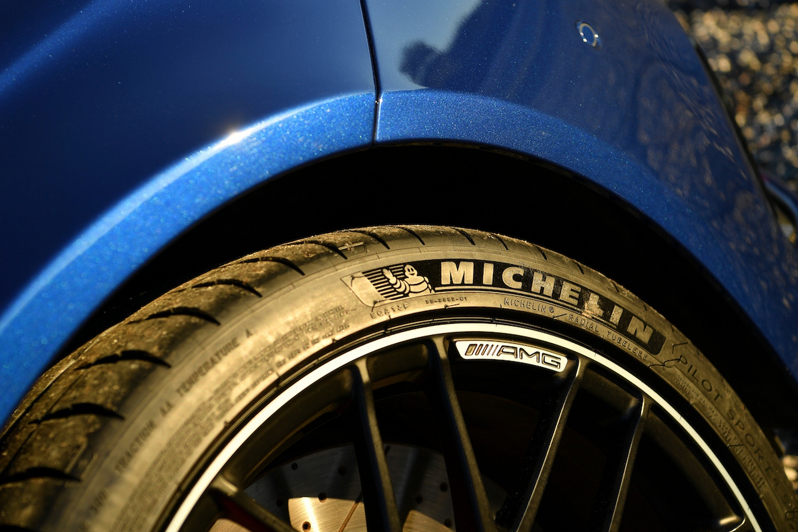 Michelin veut faire passer la proportion de matériaux pétrochimiques dans ses pneumatiques de 72 % aujourd’hui à 20 % en 2048. © Michelin