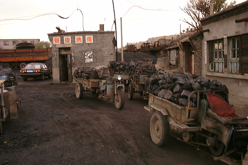 Mine de charbon en Chine. Ce sont les usines de charbon chinoises qui seraient à l'origine des émissions de sulfures responsables d'un réduction du réchauffement climatique. © Lhoon, Flickr, CC by-sa 2.0