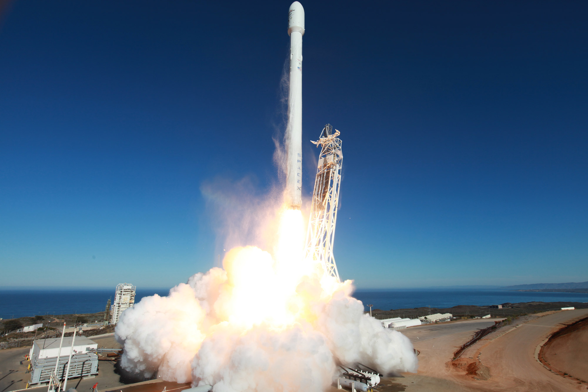 Avec une cinquantaine de satellites à lancer, le calendrier de SpaceX est très chargé. Le nouveau lanceur Falcon 9, s'il tient ses promesses, sera utilisé pour lancer deux satellites en orbite de transfert géostationnaire (GTO) en 2013, dont SES-8, et au moins cinq en 2014. © SpaceX