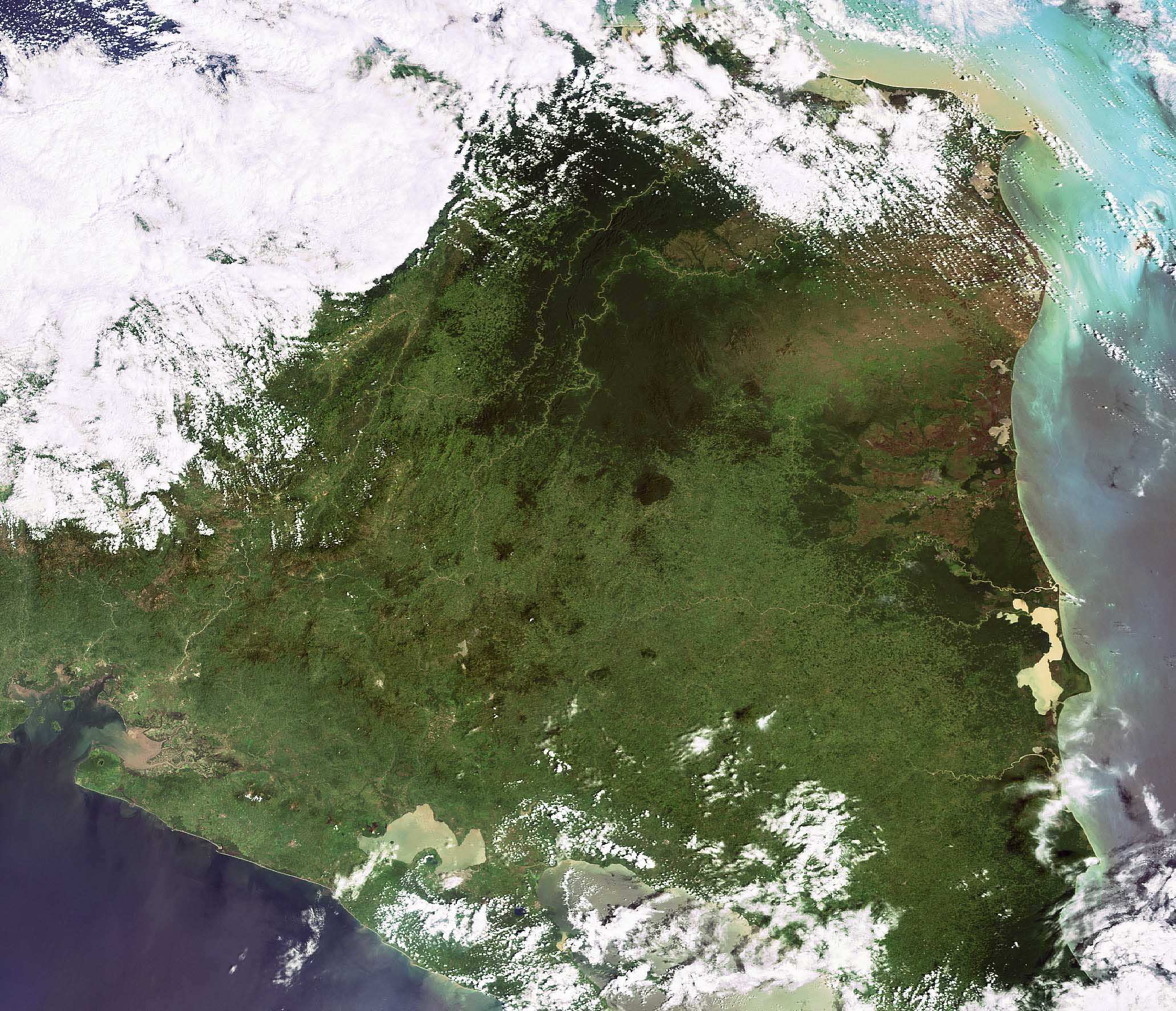 Cette image d'Envisat couvre la République du Nicaragua, située en Amérique Centrale entre le Honduras au nord, le Costa Rica au sud, la Mer des Caraïbes à l'est (à droite) et l'Océan Pacifique à l'ouest. La résolution est de 300 mètres par pixel. Crédit Esa