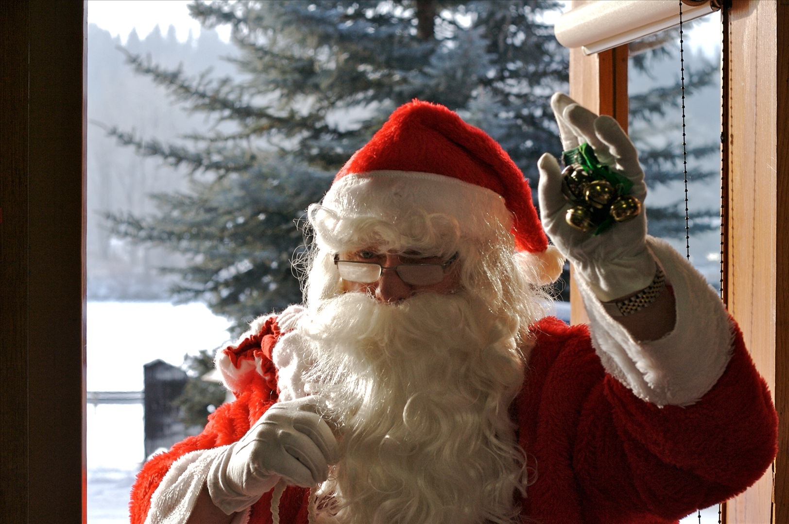 Et si le père Noël sortait toute l'année maintenant ? Avec sa grande barbe, il ne craint pas les rayons du soleil. Tant mieux, puisqu'en Laponie, où il vit,&nbsp;l'astre du jour n'est presque jamais couché à la belle saison.&nbsp;© D'Arcy Norman, Fotopédia, cc by 2.0
