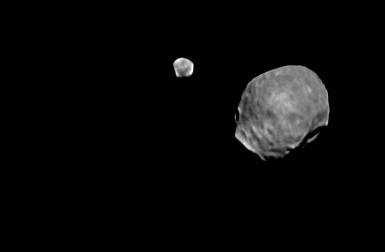 Phobos et Deimos sous l'œil de Mars Express. © Esa