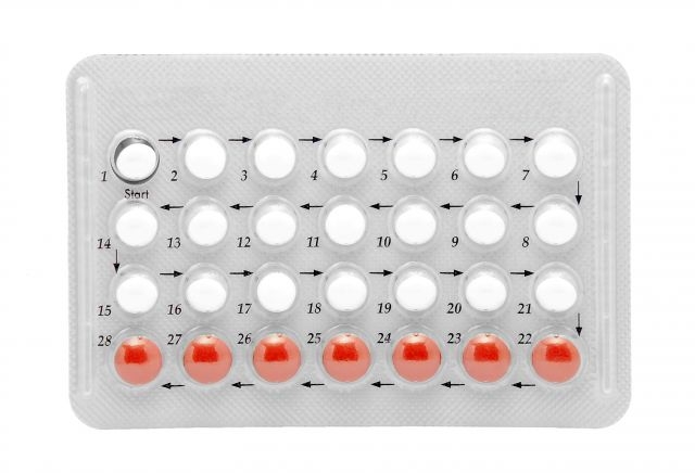 Diane 35 n'est pas une pilule contraceptive. Bien que bloquant l'ovulation chez la femme, ce médicament n'est commercialisé que contre le traitement de l'acné. Cela reste une théorie. En pratique, de nombreuses femmes avalent leur comprimé tous les jours pour éviter de tomber enceintes. © cristi180884, shutterstock.com