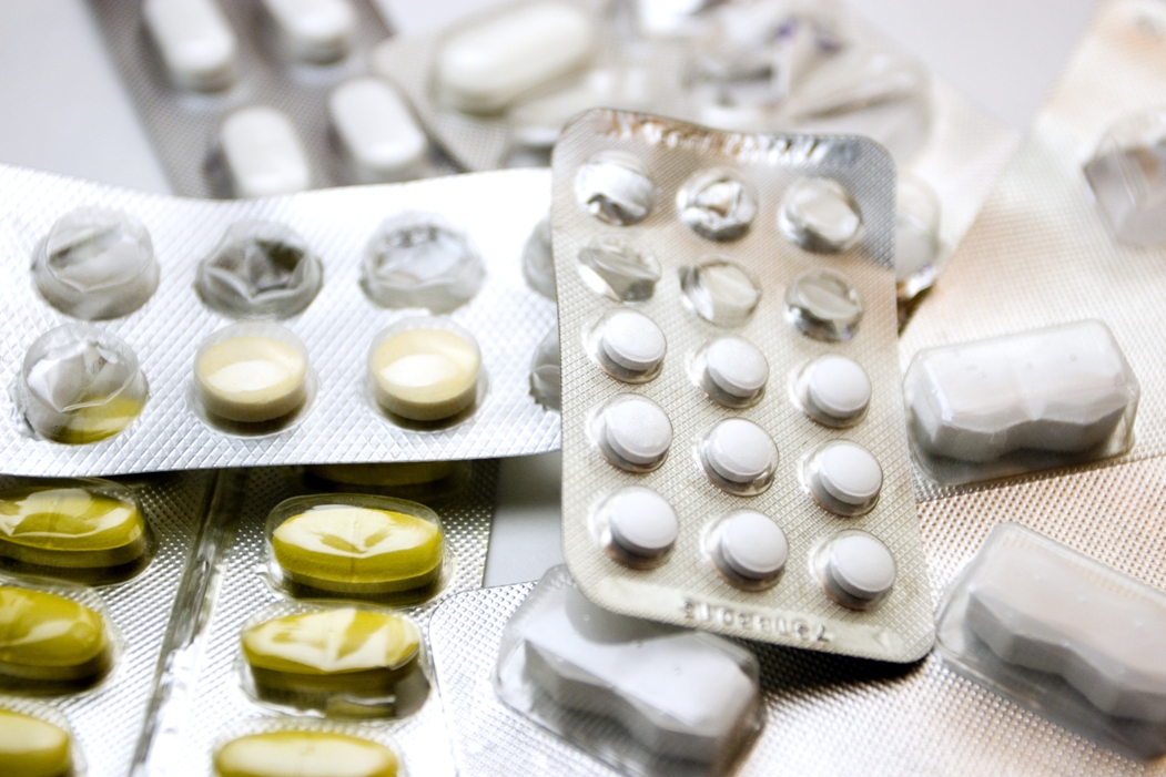 D'abord ouverte à quelque 450 préparations pharmaceutiques, un nouvel arrêté permet aux pharmacies en ligne de proposer, à partir du 12 juillet, une gamme plus large de médicaments, tous vendus sans ordonnance. © Duyurimember, StockFreeImages.com
