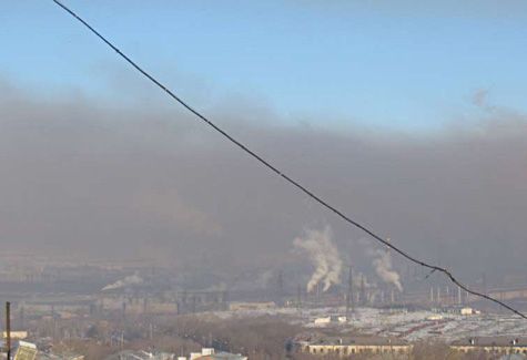 Pollution de l'air au-dessus d'un centre urbain. Image extraite du rapport Green Cross / Blacksmith Institute