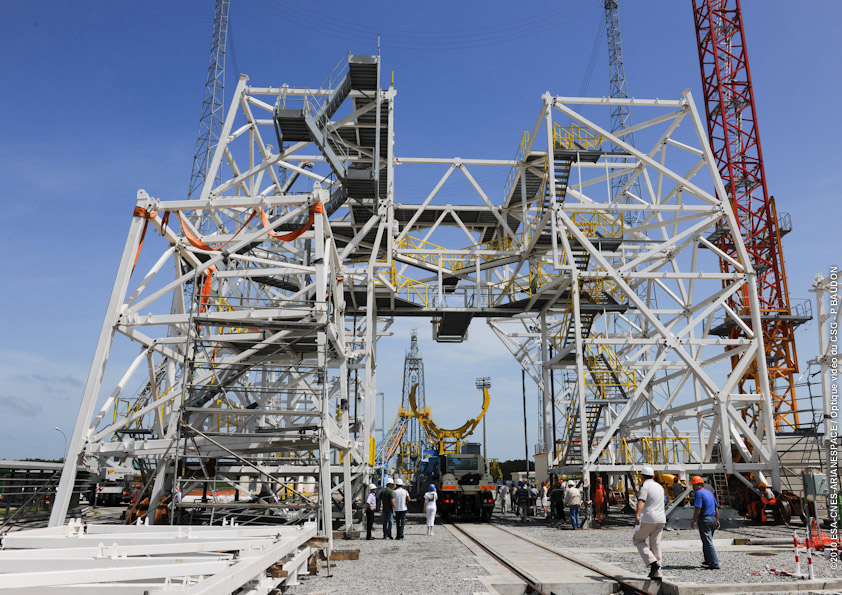 Etat d’avancement de construction du portique de l’Ensemble de lancement Soyouz (ELS) en mars 2010. Crédit Mars 2010 Esa/Cnes/Arianespace-Service optique CSG