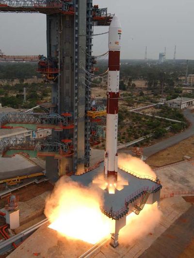 Mise à feu du lanceur PSLV. Crédit : ISRO