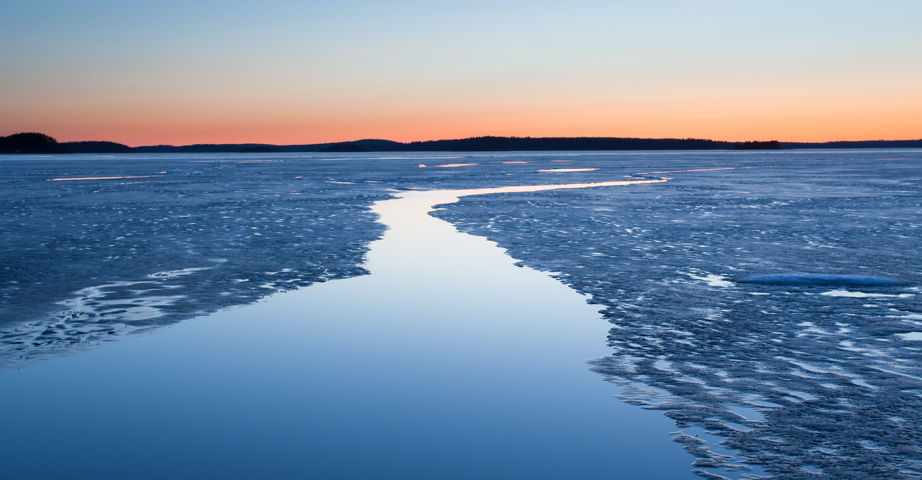 Dans l’hémisphère Nord, les lacs se réchauffent aujourd’hui sous l’effet du changement climatique bien plus rapidement que ne&nbsp;l’avaient envisagé les chercheurs. © Juhku, Adobe Stock