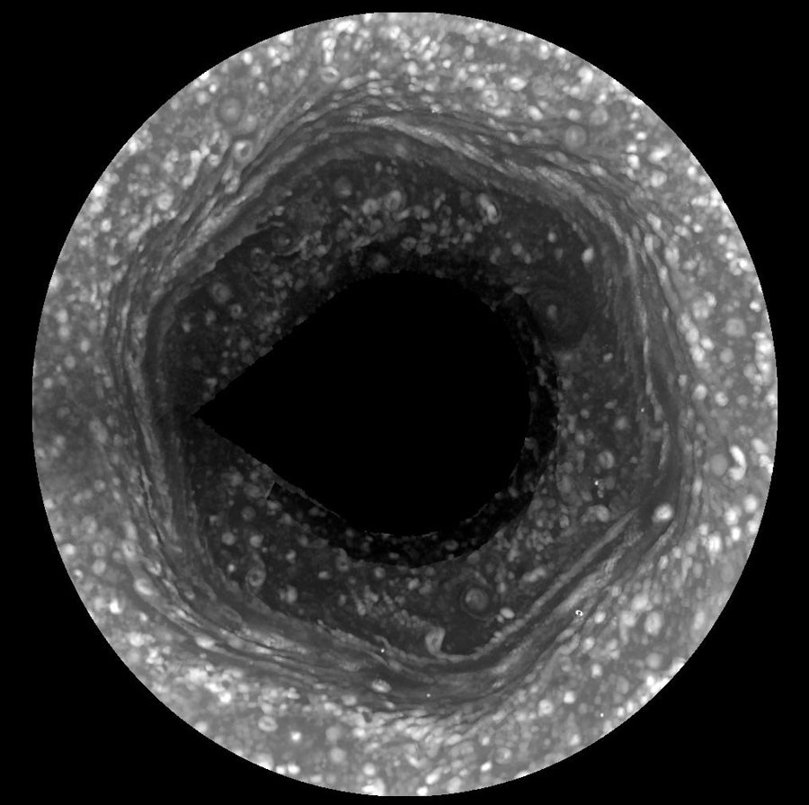 L'étrange hexagone nuageux saisi par la sonde Cassini dans le visible en janvier 2009. Crédits : Nasa / JPL / Esa