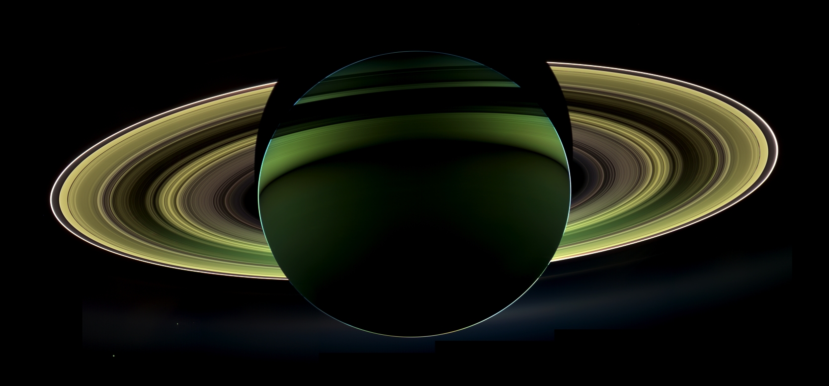 Saturne photographiée à contre-jour le 17 octobre 2012 par la sonde spatiale Cassini. Cette dernière vient de fêter ses 15 ans dans l'espace.&nbsp;© Nasa, JPL, Caltech, SSI