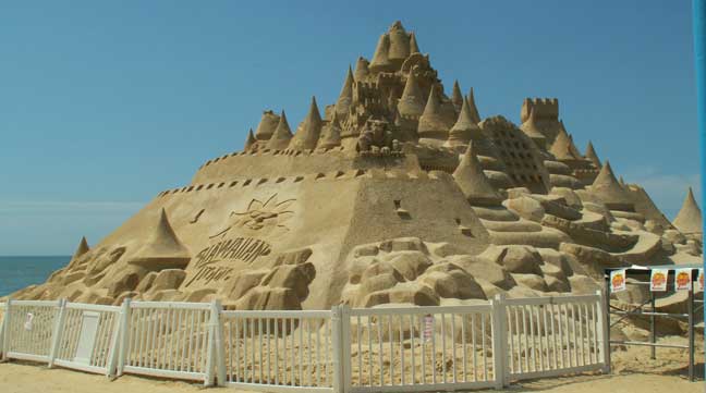 Chateau de sable géant au concours de Myrtle beach. Crédit : funbeaches.com