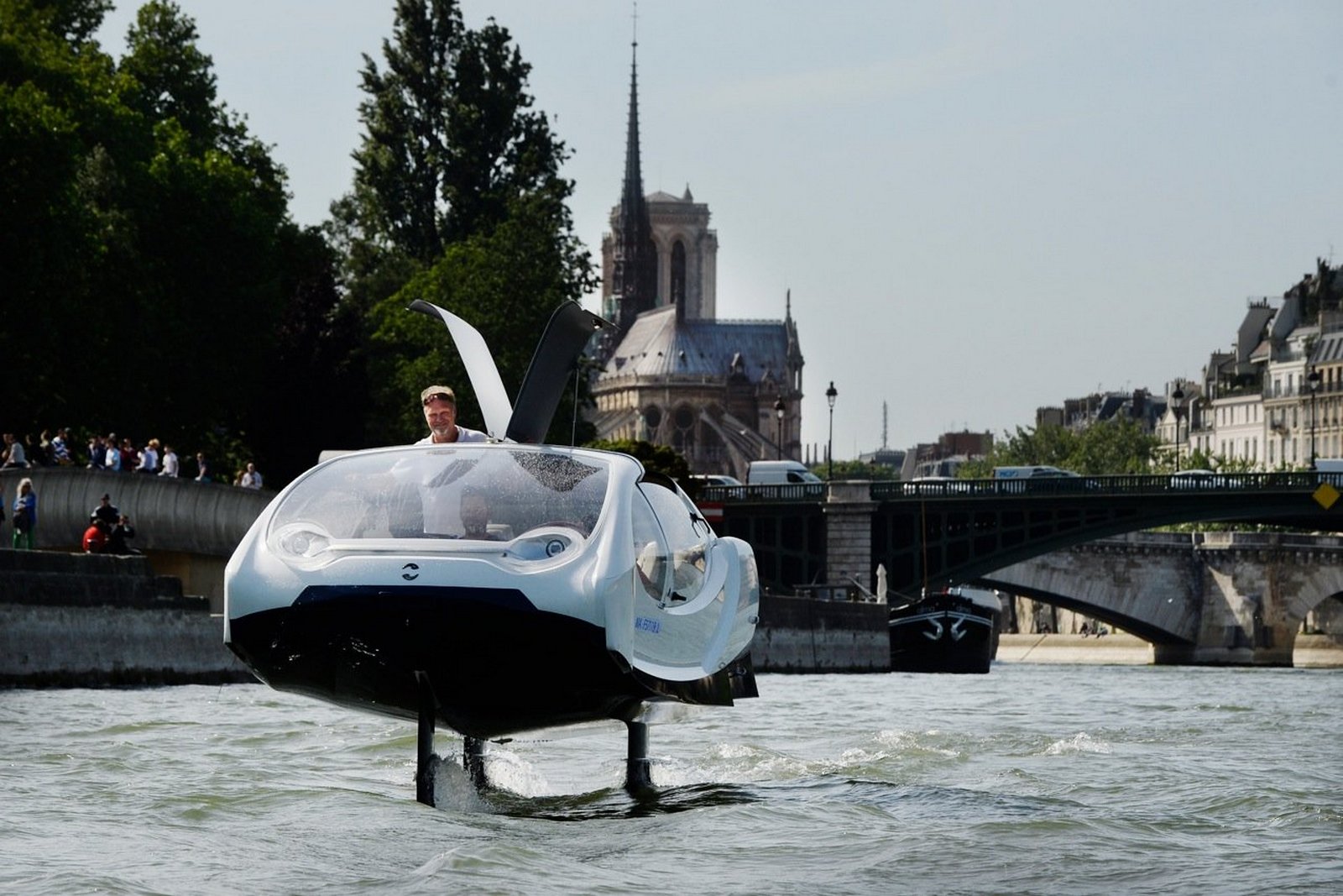 Le SeaBubbles d'Alain Thébault sera testé cet été sur la Seine. © SeaBubbles