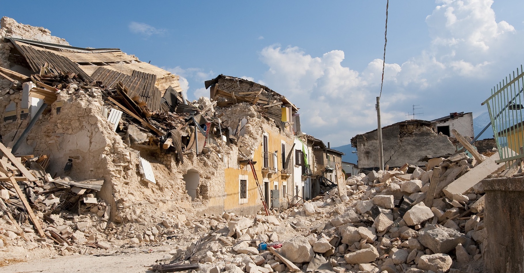 Parfois très destructeurs, les séismes sont le résultat des mouvements tectoniques qui régissent la surface terrestre. © Angelo_Giordano, Pixabay License