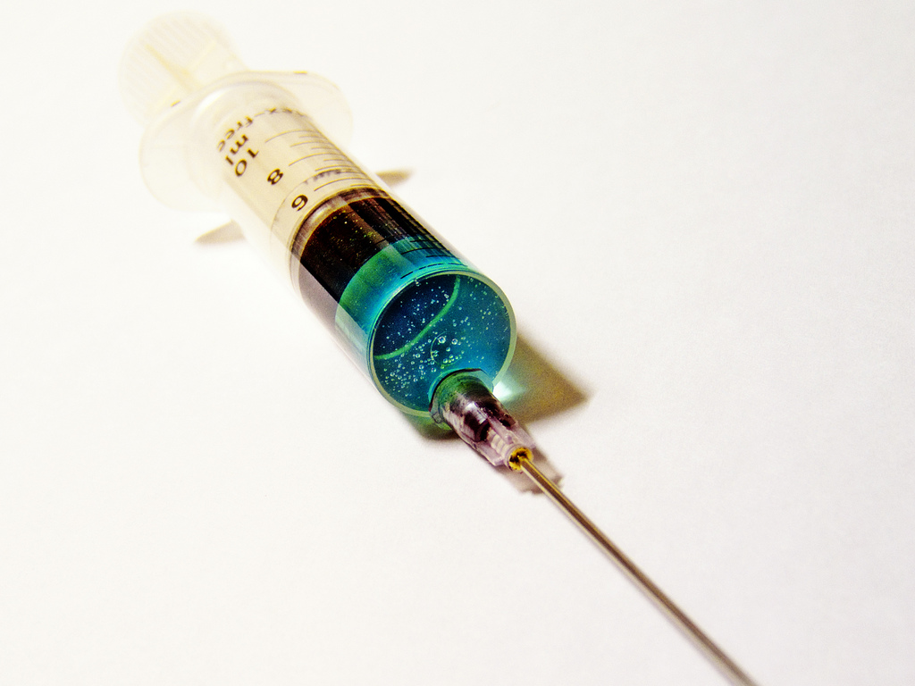 Bien que des essais cliniques soient en cours et que l'un d'entre eux, terminé en 2009, ait montré une protection partielle, le vaccin préventif contre le Sida reste aujourd'hui un rêve. Mais peu à peu, de découverte en découverte, on se rapproche de cet objectif... © Andrès Rueda, Flickr, cc by 2.0