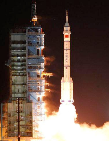 Après un vol de 9 minutes et 43 secondes, le lanceur Long March 2F a mis en orbite le vaisseau spatial Shenzhou-8. Cette capsule orbitale doit s'amarrer au module orbital Tiangong-1 dans deux jours. © CCTV
