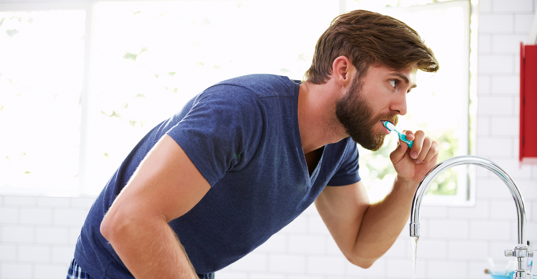 L'hygiène bucco-dentaire reste la meilleure prévention contre l'halitose, ou mauvaise haleine. © Monkey Business Images, Shutterstock