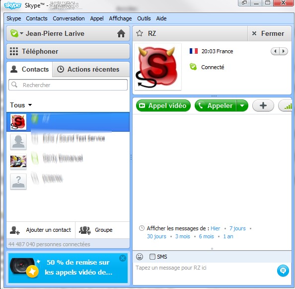 Apparu en 2003, Skype s'est rapidement fait connaître, car il permettait de passer des appels gratuitement d'utilisateur à utilisateur et bon marché vers les téléphones. Au fil des années il s'est enrichi de fonctions similaires à celles de Messenger. Il a été racheté en 2011 il y a un peu plus d'un an par Microsoft. Il remplacera Messenger début 2013.&nbsp;© Eureka Presse 