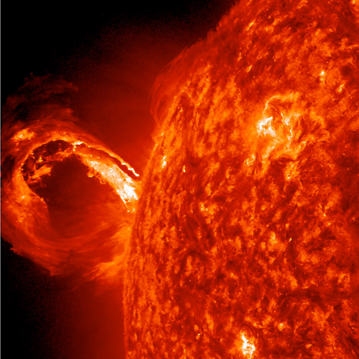 À l’image, l’éjection de masse coronale du 1er mai 2013. La recherche d'astres analogues au Soleil, qui consiste à découvrir des étoiles plus jeunes ou plus vieilles que la nôtre, est une façon alternative de mieux comprendre le Soleil. © Nasa