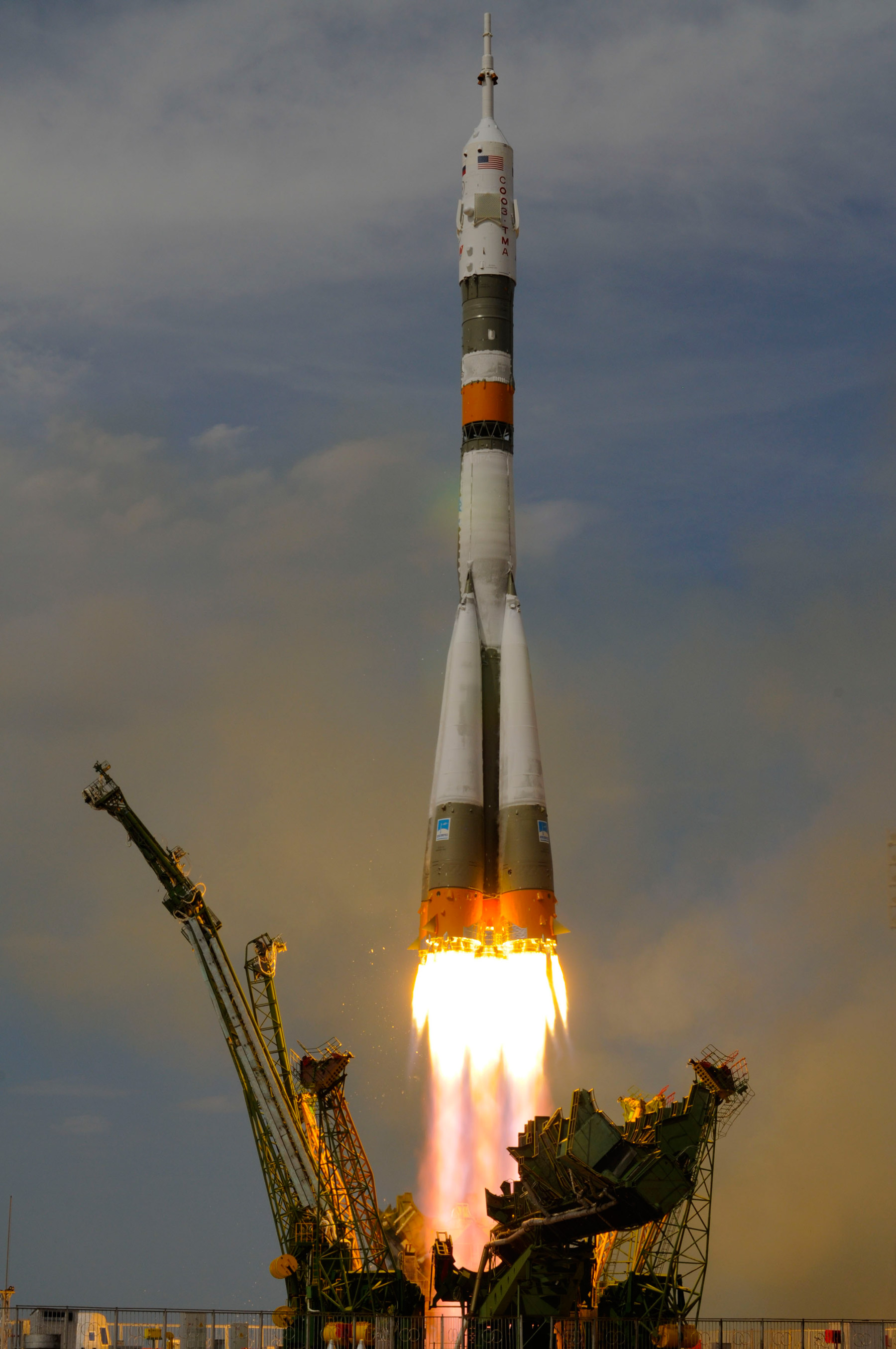 La récente série d'échecs qui a provoqué la perte de six satellites montre que bon nombre de lanceurs russes sont en fin de cycle. Si elle veut conserver son rang de puissance spatiale, la Russie serait bien inspirée d'accélérer le développement des futurs lanceurs Angara. À l'image, le décollage d'un Soyouz avec à son bord un équipage de trois astronautes, dont l'Européen Frank De Winne (mai 2009). © Esa/S. Corvaja