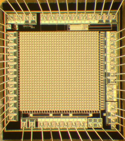 Le dernier prototype de capteur où l'on discerne clairement les 1.024 pixels ou SPAD. © 2009 MEGAFRAME - Million Frame Per Second, Time-Correlated Single Photon Camera