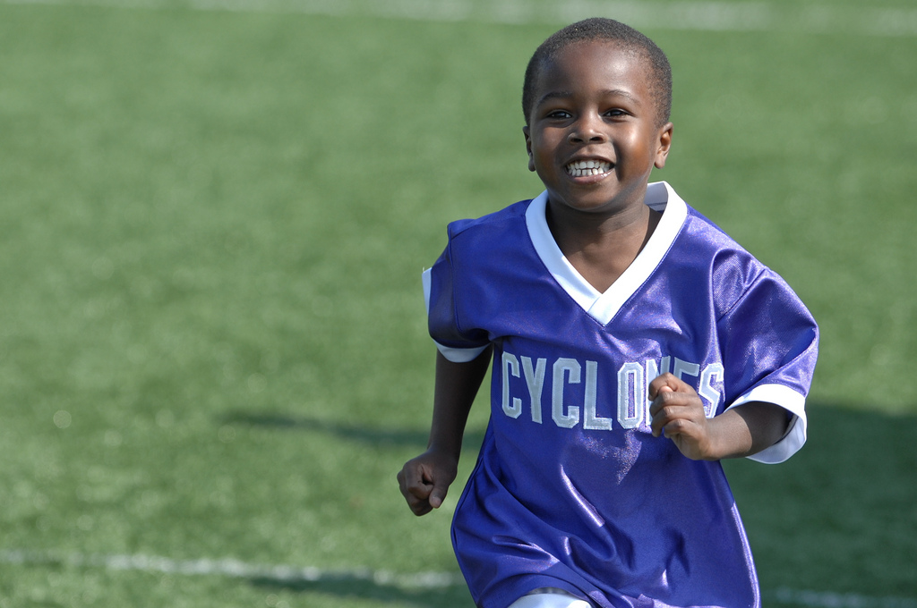 Le sport est indispensable pour la santé physique et mentale. Selon cette nouvelle étude, il existerait un lien entre la pratique d’une activité sportive et le développement d’une bonne mémoire&nbsp;chez l’enfant. © USAG, Humphreys, Flickr, cc by 2.0