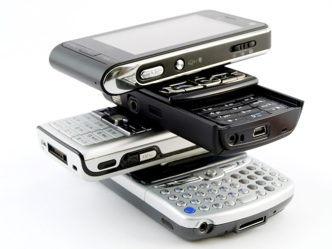 Les ondes électromagnétiques émises par les téléphones portables sont-elles réellement dangereuses pour la santé ? © DR