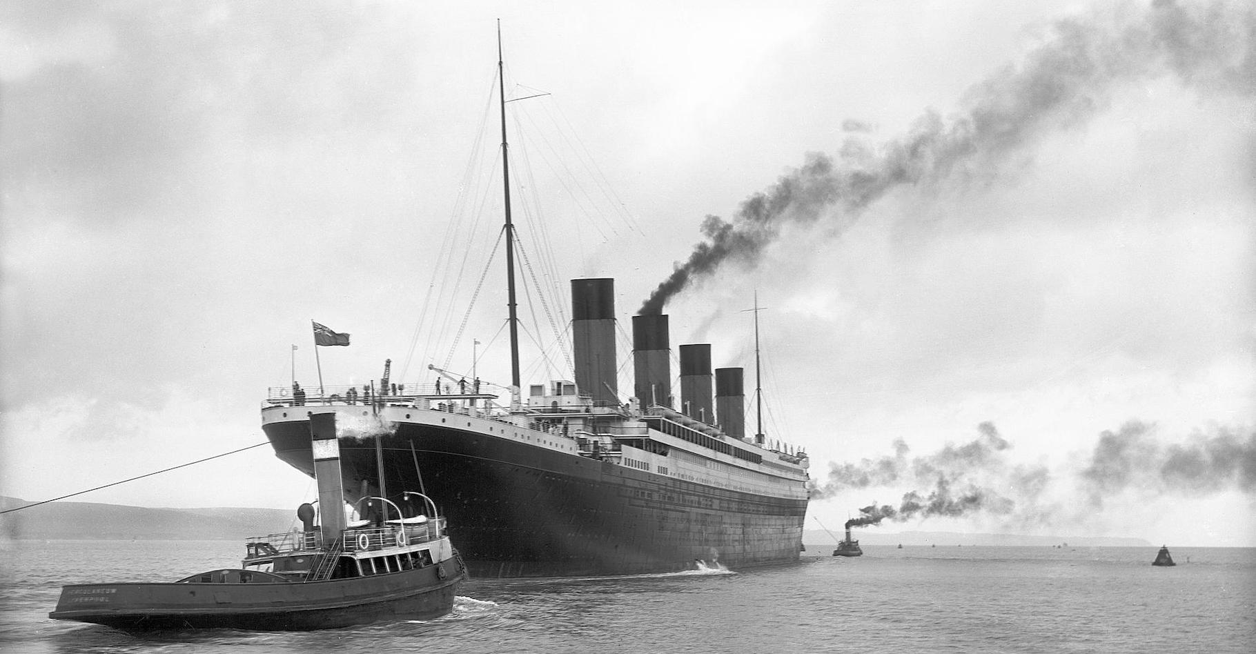 Le Titanic à son départ de Belfast, le 2 avril 1912. Un peu plus de dix jours avant son naufrage. © Robert John Welche, Wikipedia, Domaine public